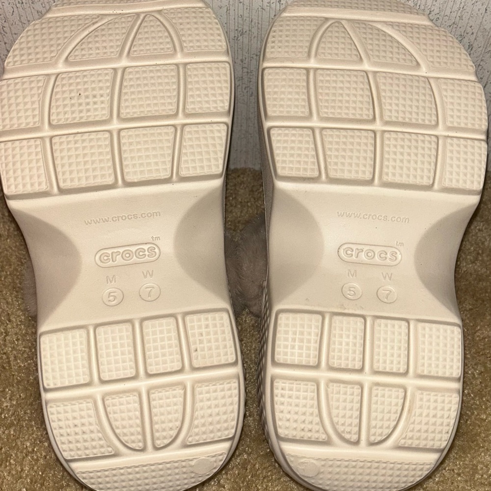 CROCS Cream Fuzzy Lined Clogs - Picture 3 of 3